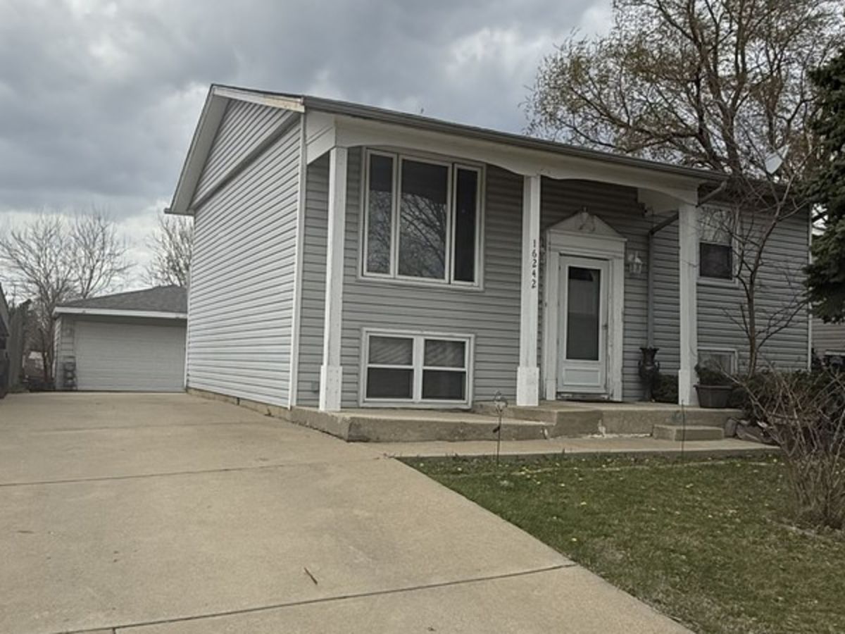 16242 92nd Avenue, Orland Hills, IL 60487