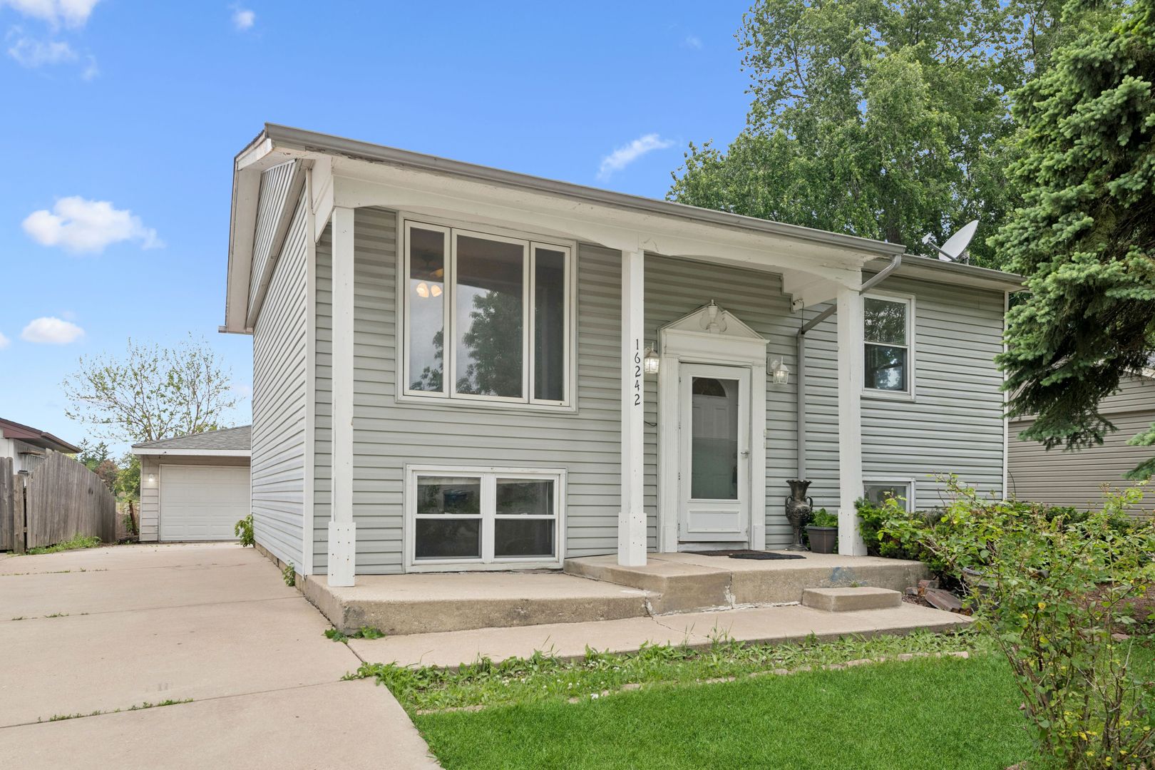 16242 92nd Avenue — Orland Hills, IL 60487