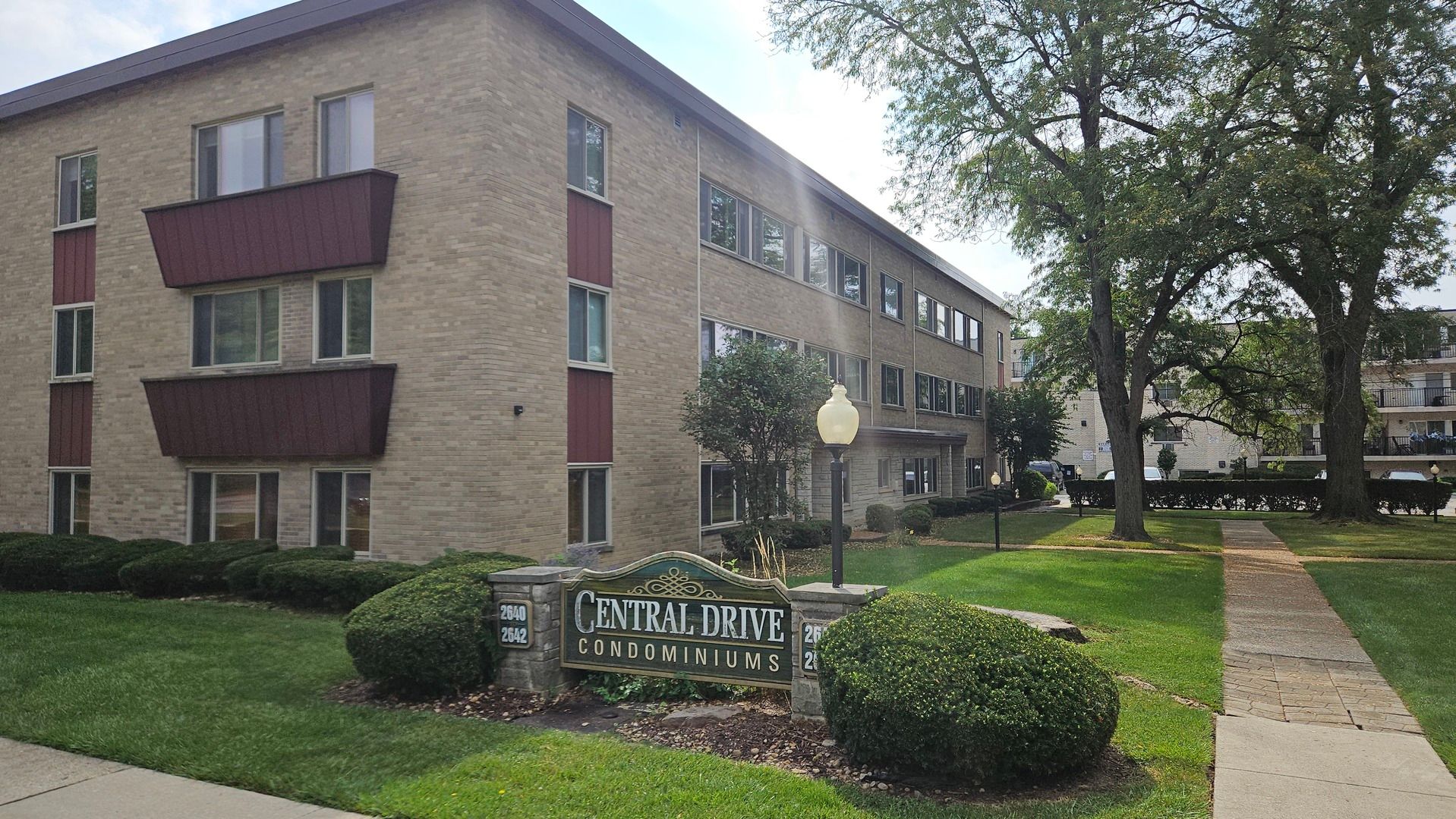2640 Central Drive #1N — Flossmoor, IL 60422