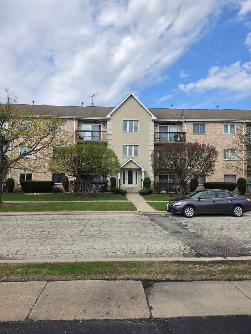 7902 NAGLE Avenue #2S — Burbank, IL 60459