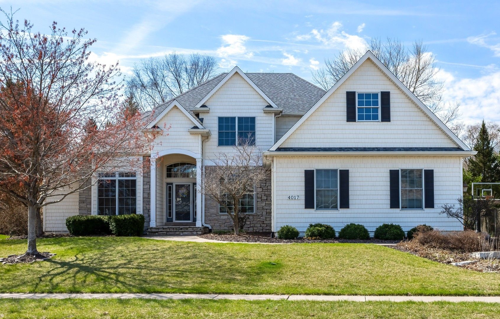 4017 Kathleen Way — Davenport, IA 52807