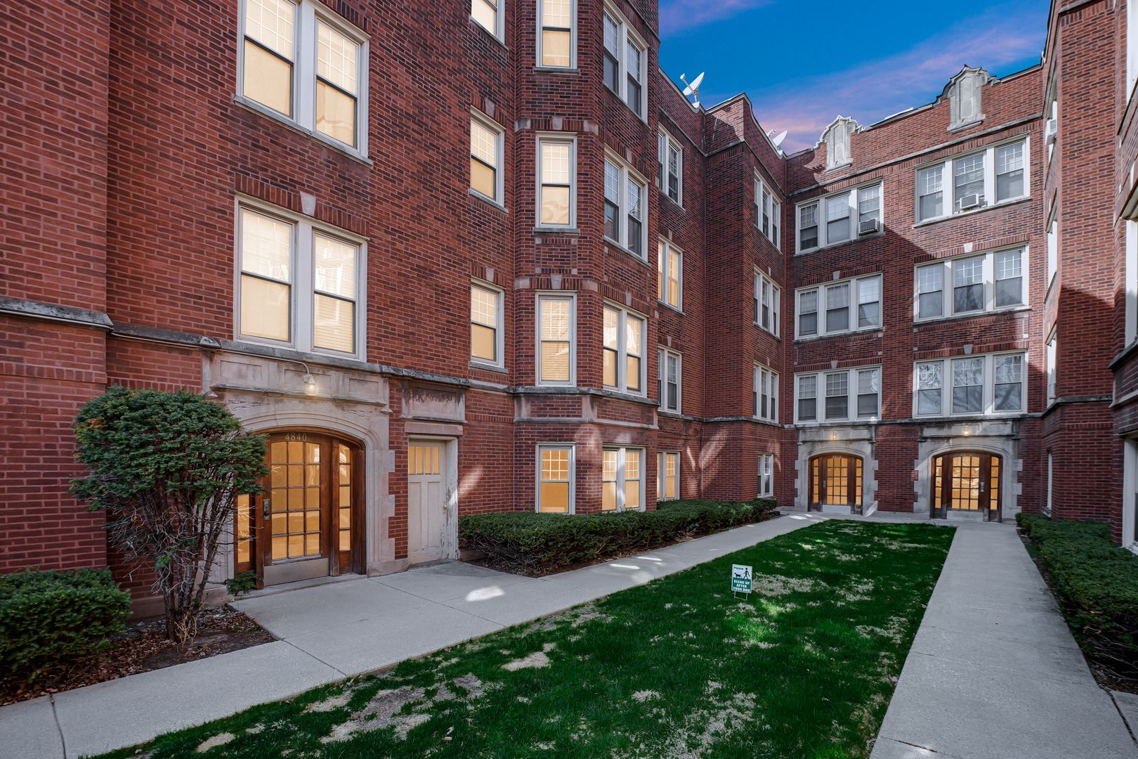 4840 W Henderson Street #2B — Chicago, IL 60641