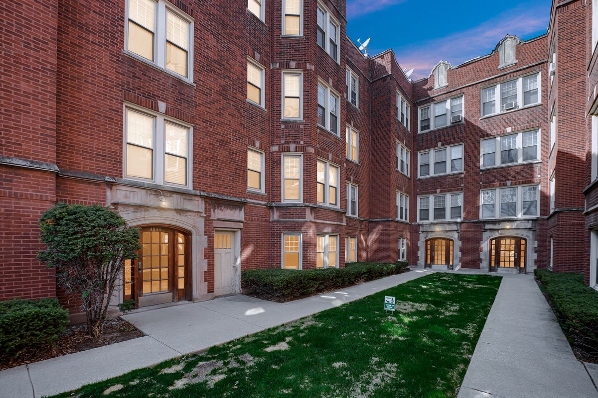 4840 Henderson Street, Chicago, IL 60641