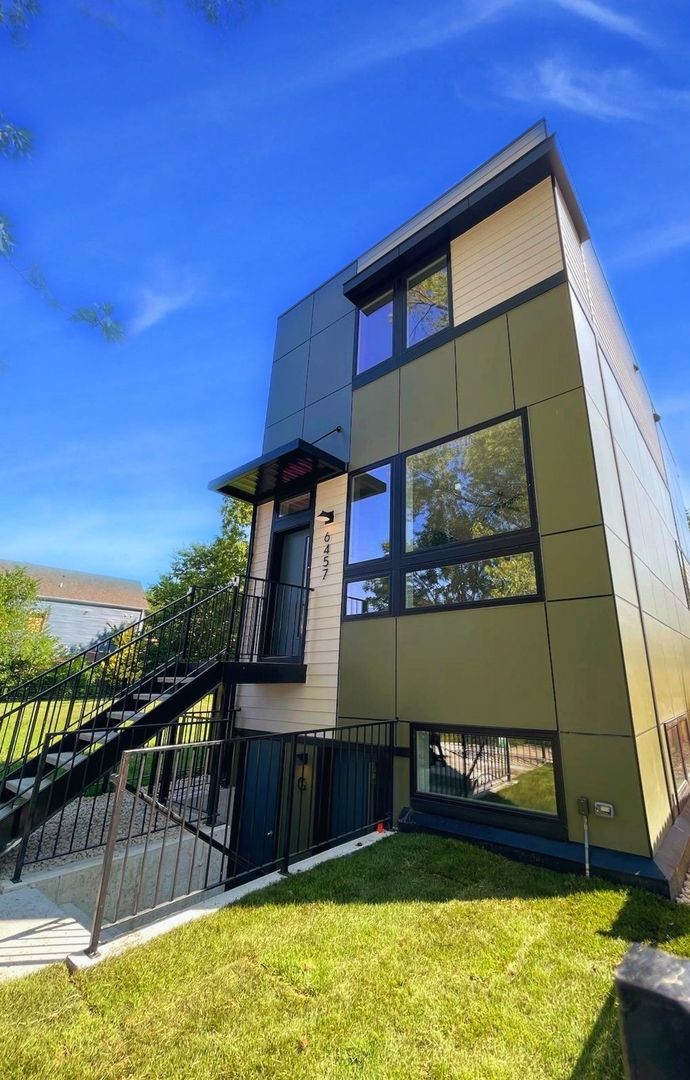 6457 Rhodes Avenue, Chicago, IL 60637