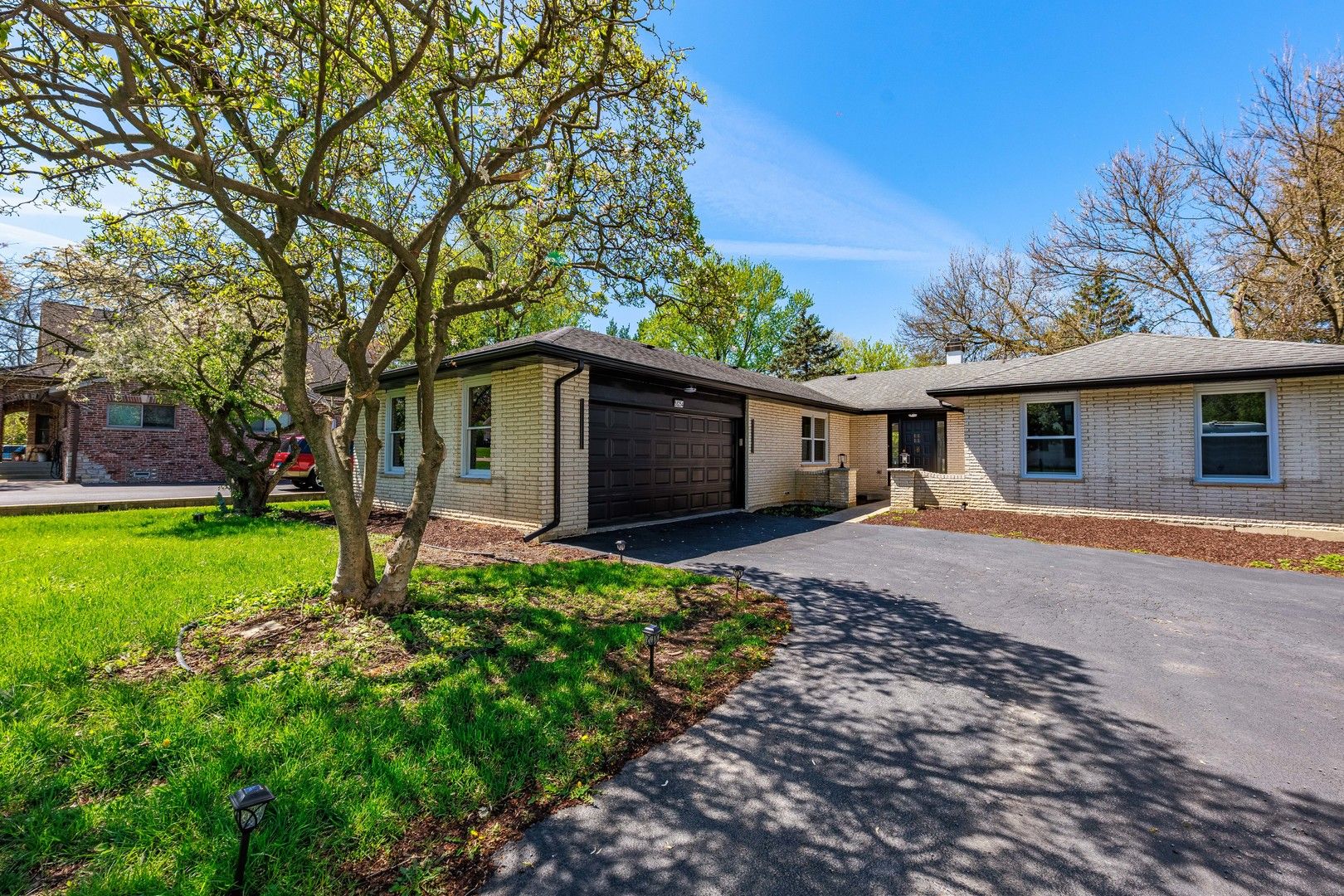 5S254 Middle Road — Naperville, IL 60563