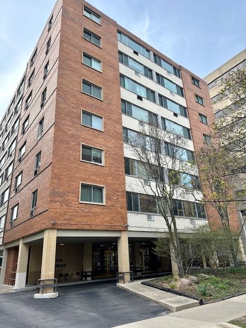 1516 Hinman Avenue #303 — Evanston, IL 60201