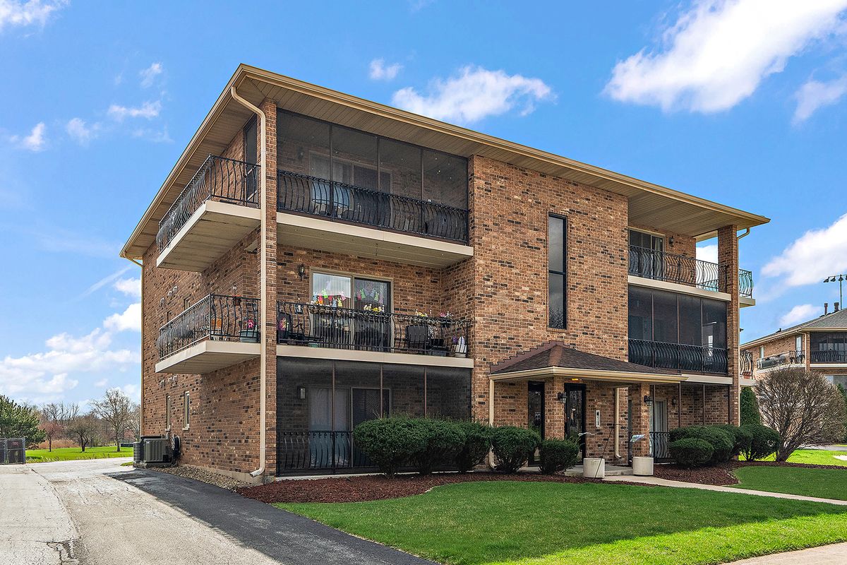 16749 Paxton Avenue, Tinley Park, IL 60477