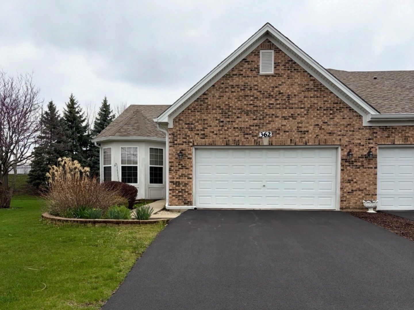 362 Woodhill Drive — Carol Stream, IL 60188