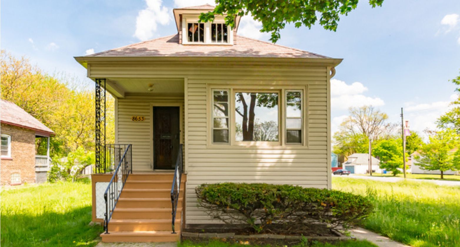 8653 S Saginaw Avenue — Chicago, IL 60617
