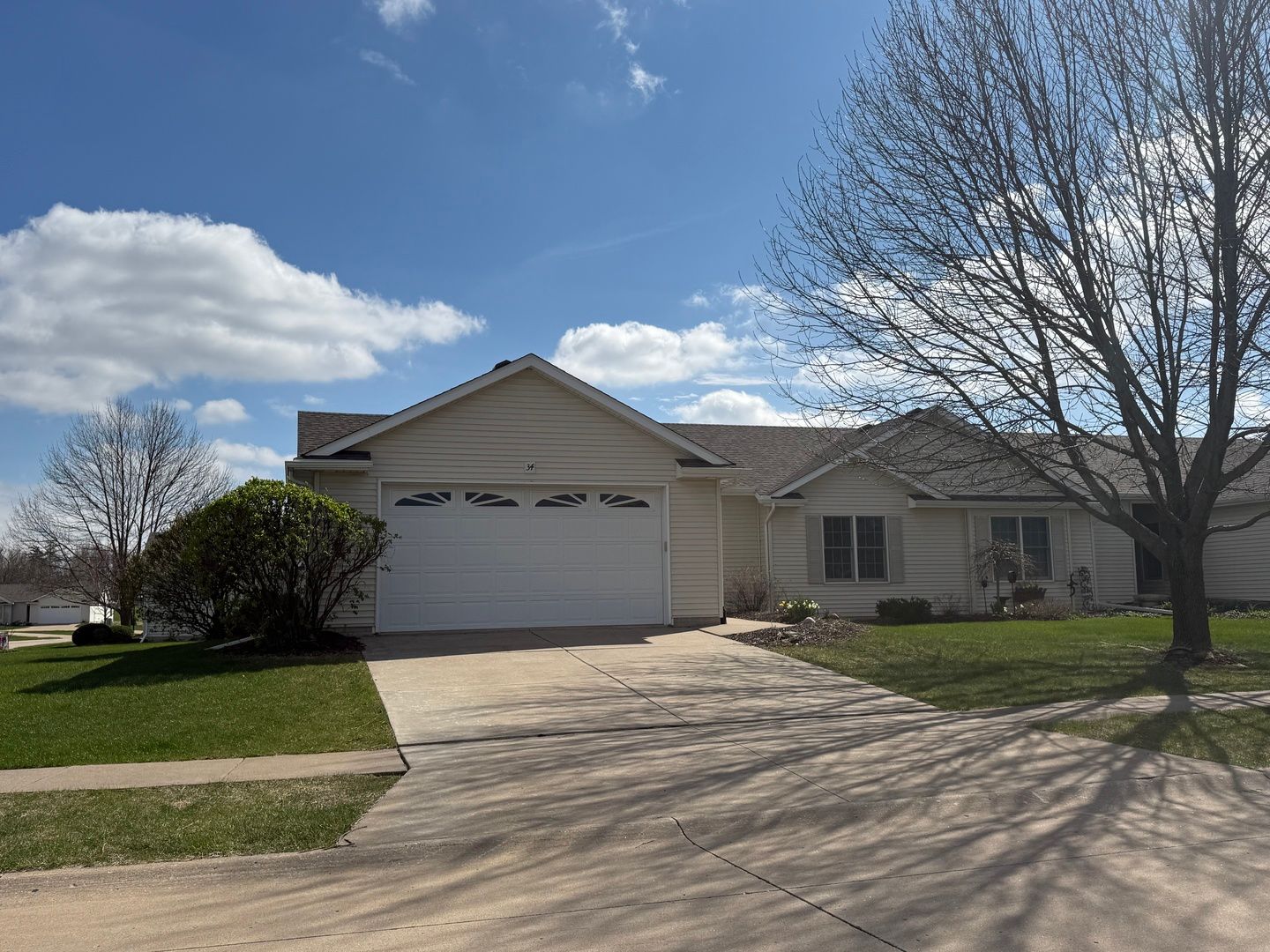 34 Madison Circle — Davenport, IA 52806
