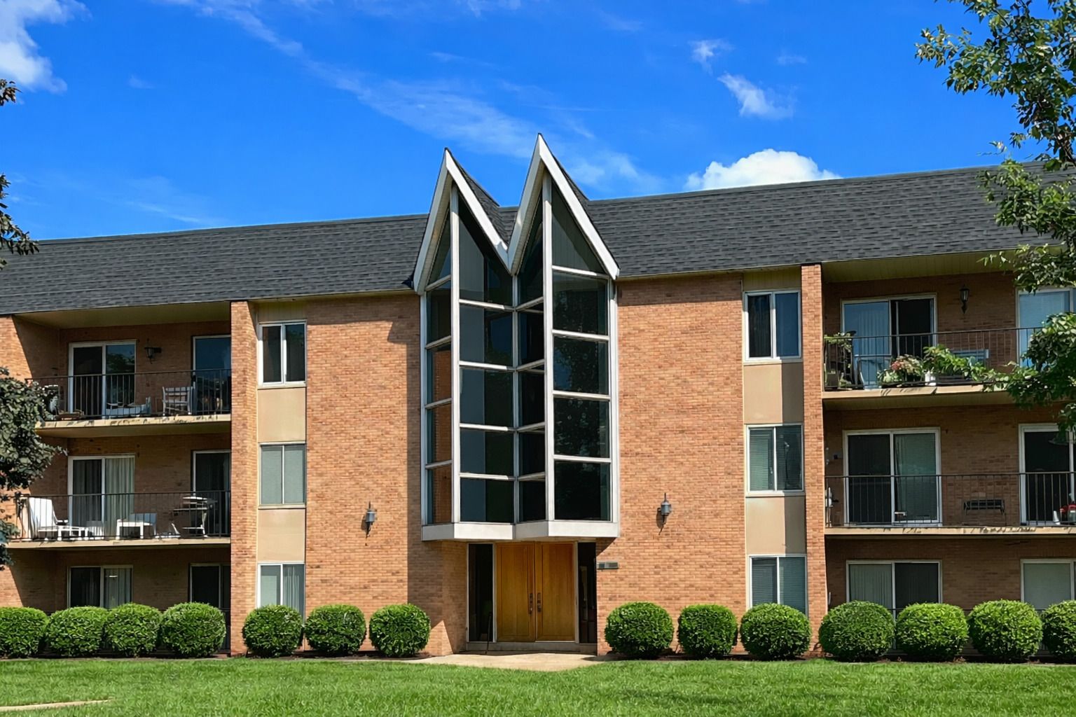 1001 N Mill Street #203 — Naperville, IL 60563