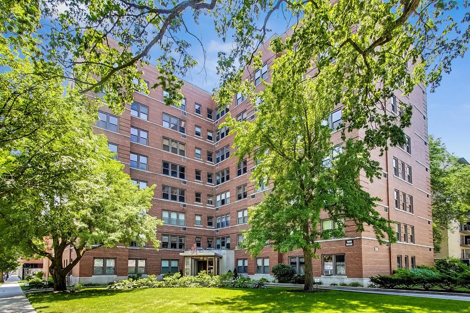 1585 Ridge Avenue #505 — Evanston, IL 60201