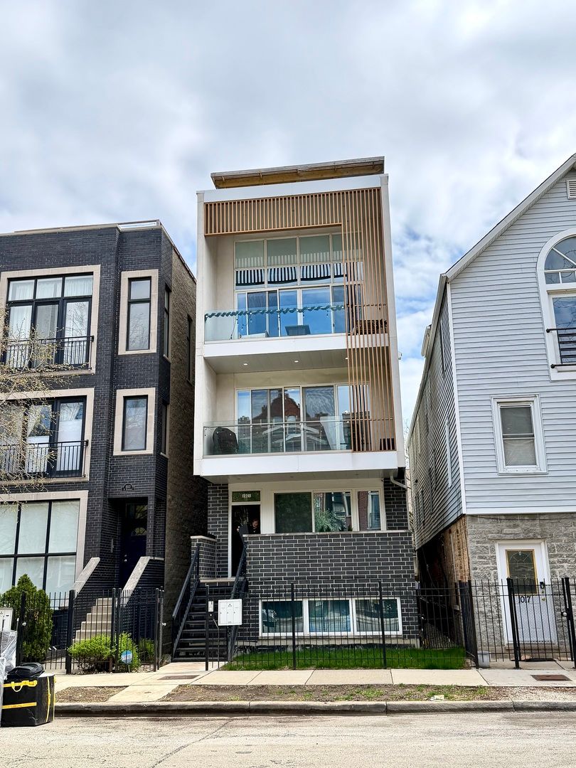 1021 Hermitage Avenue, Chicago, IL 60622