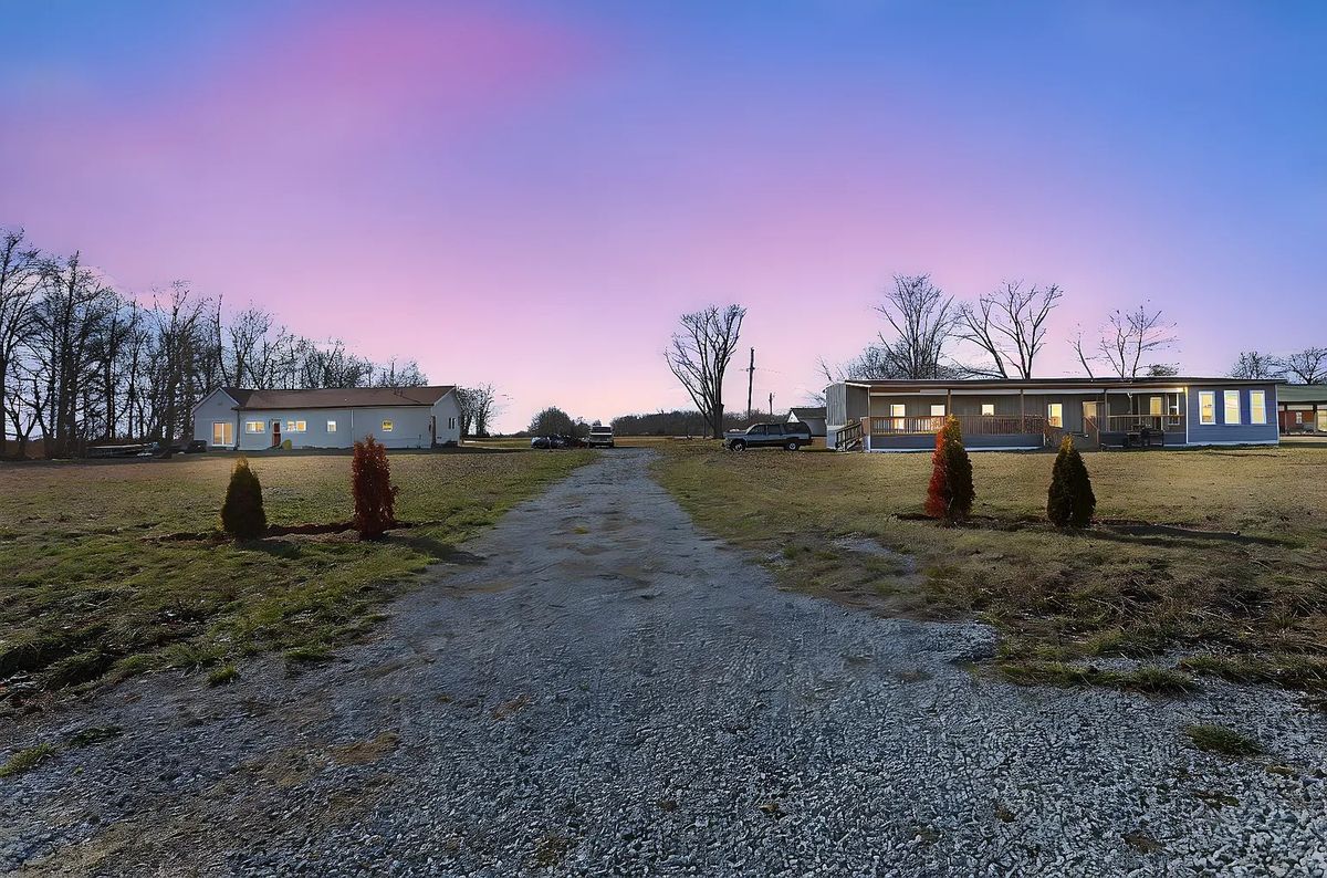 3665 Burning Star 2 Road, Duquoin, IL 62832