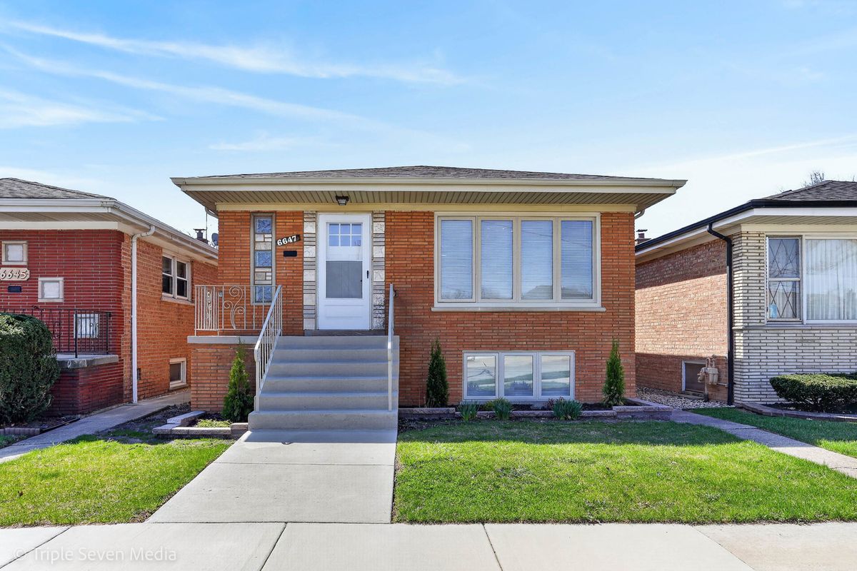 6647 59th Street, Chicago, IL 60638