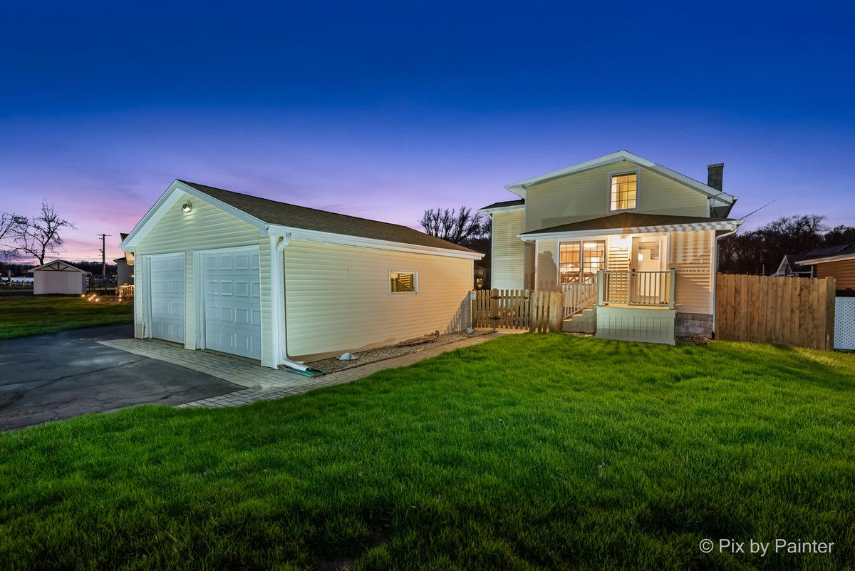 40433 Bluff Drive, Antioch, IL 60002