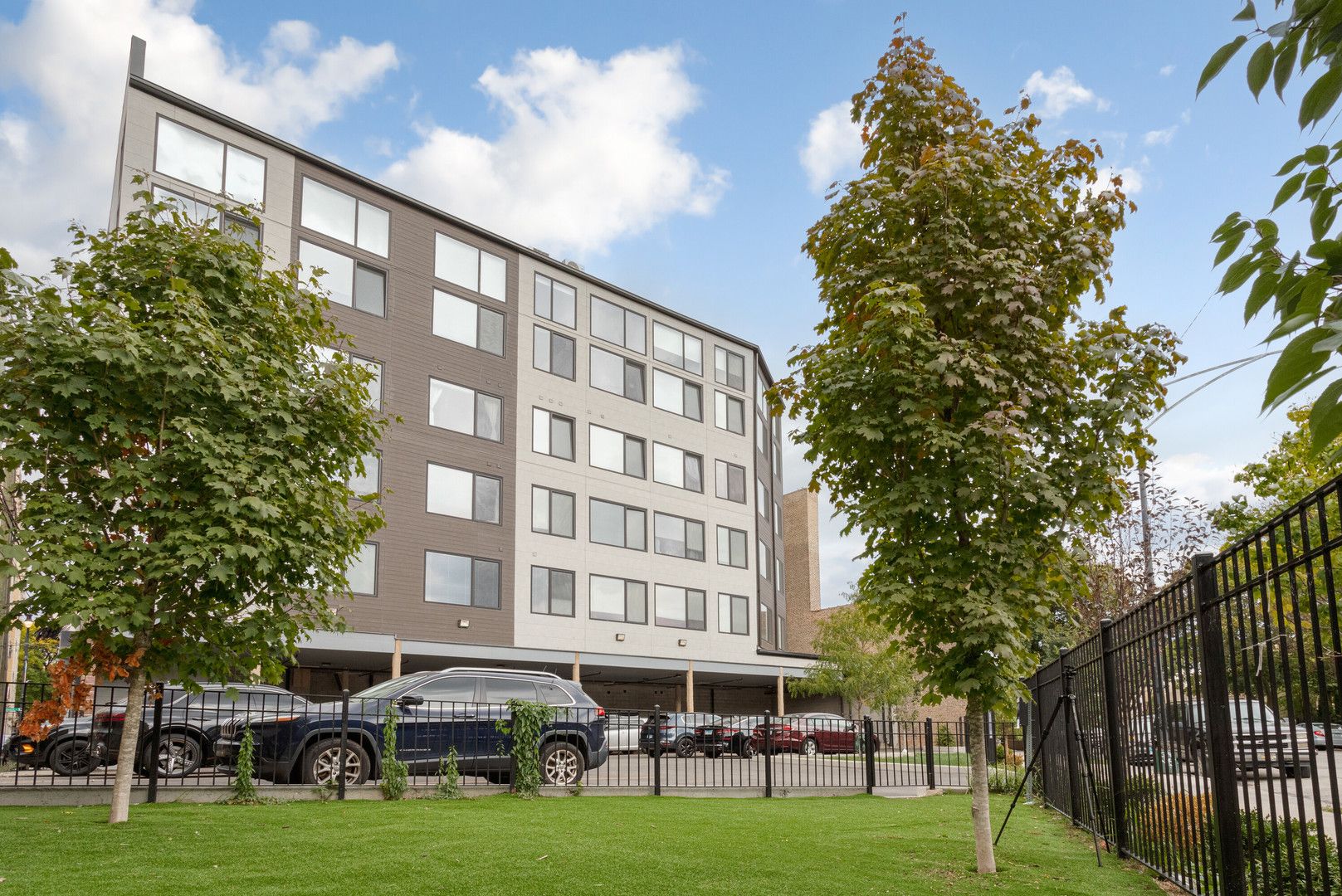 1531 W Howard Avenue #304 — Chicago, IL 60626