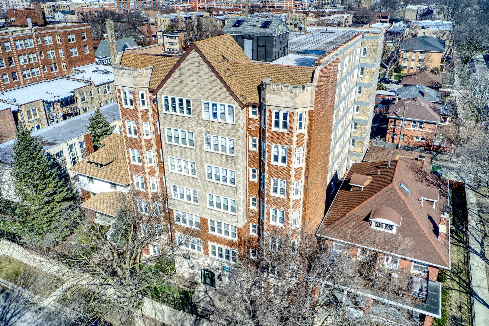 1608 W Sherwin Avenue #710 — Chicago, IL 60626