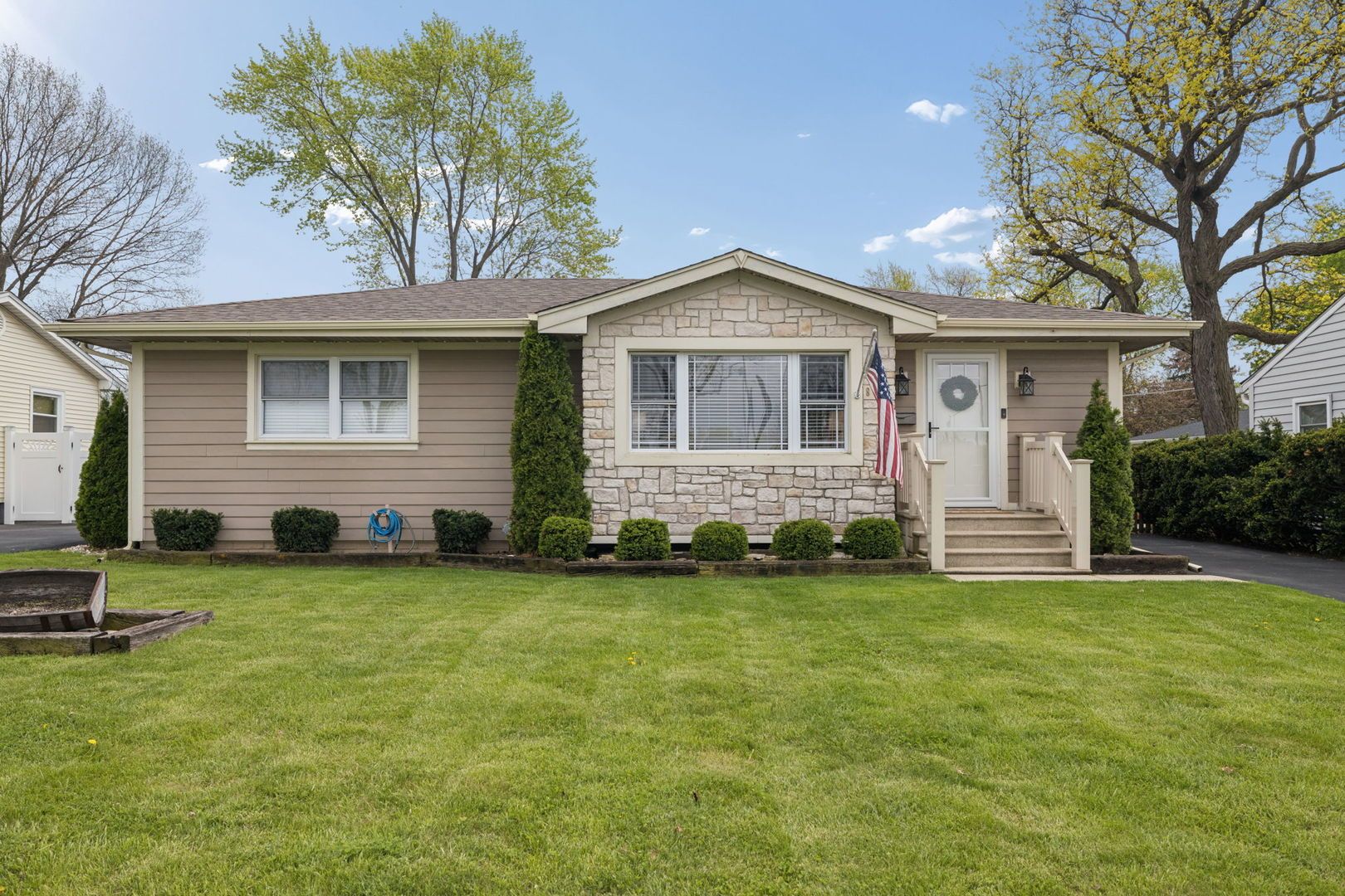809 E Division Street — Lockport, IL 60441