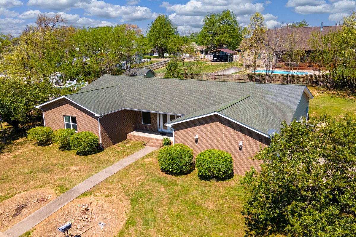 10 Peachtree Place, Harrisburg, IL 62946