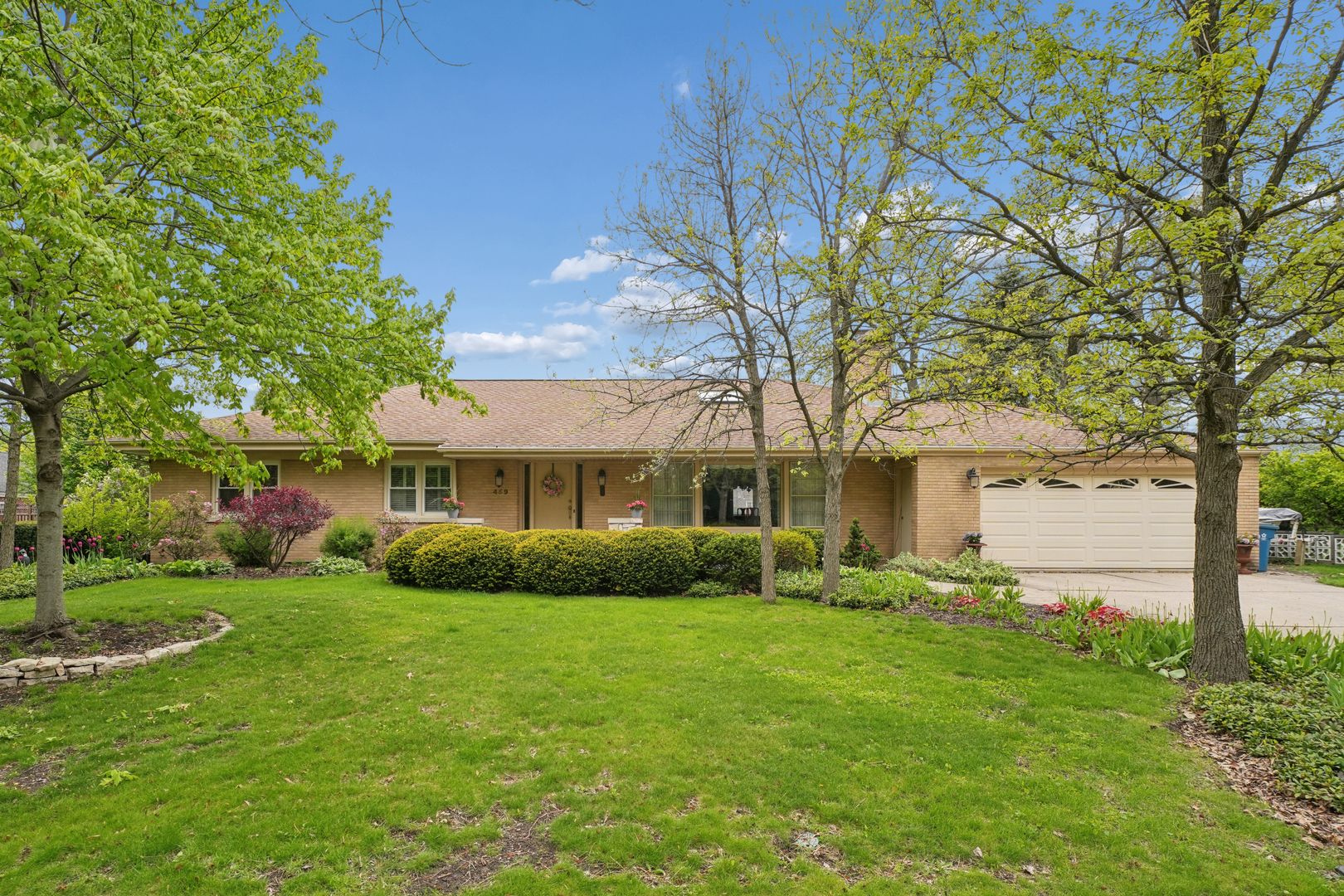 459 E Ridge Avenue — Elmhurst, IL 60126
