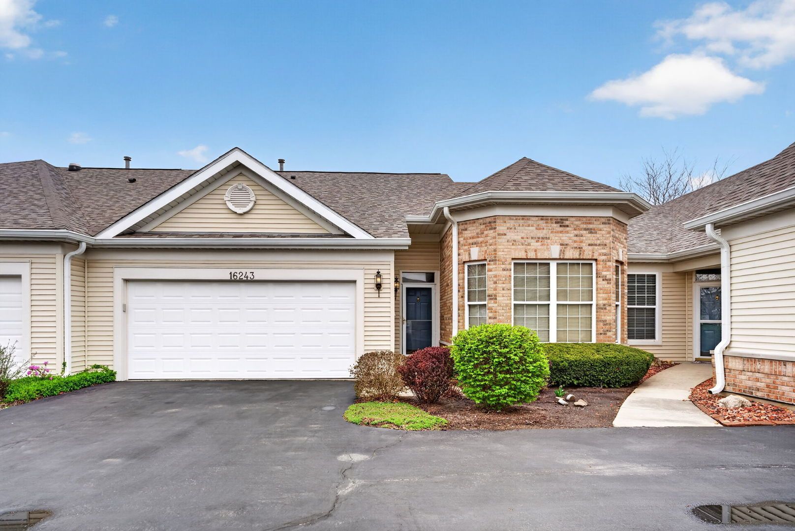 16243 Tomahawk Lake Court — Crest Hill, IL 60403