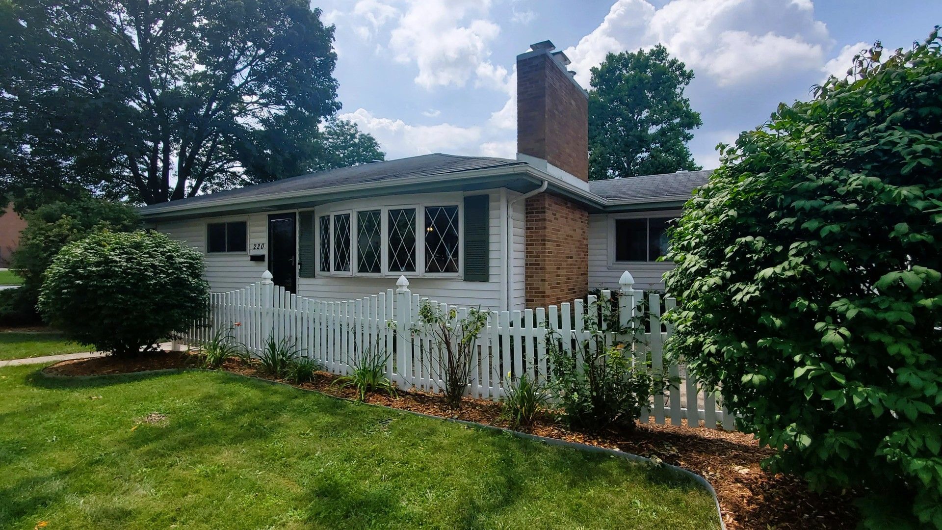 220 S President Street — Wheaton, IL 60187