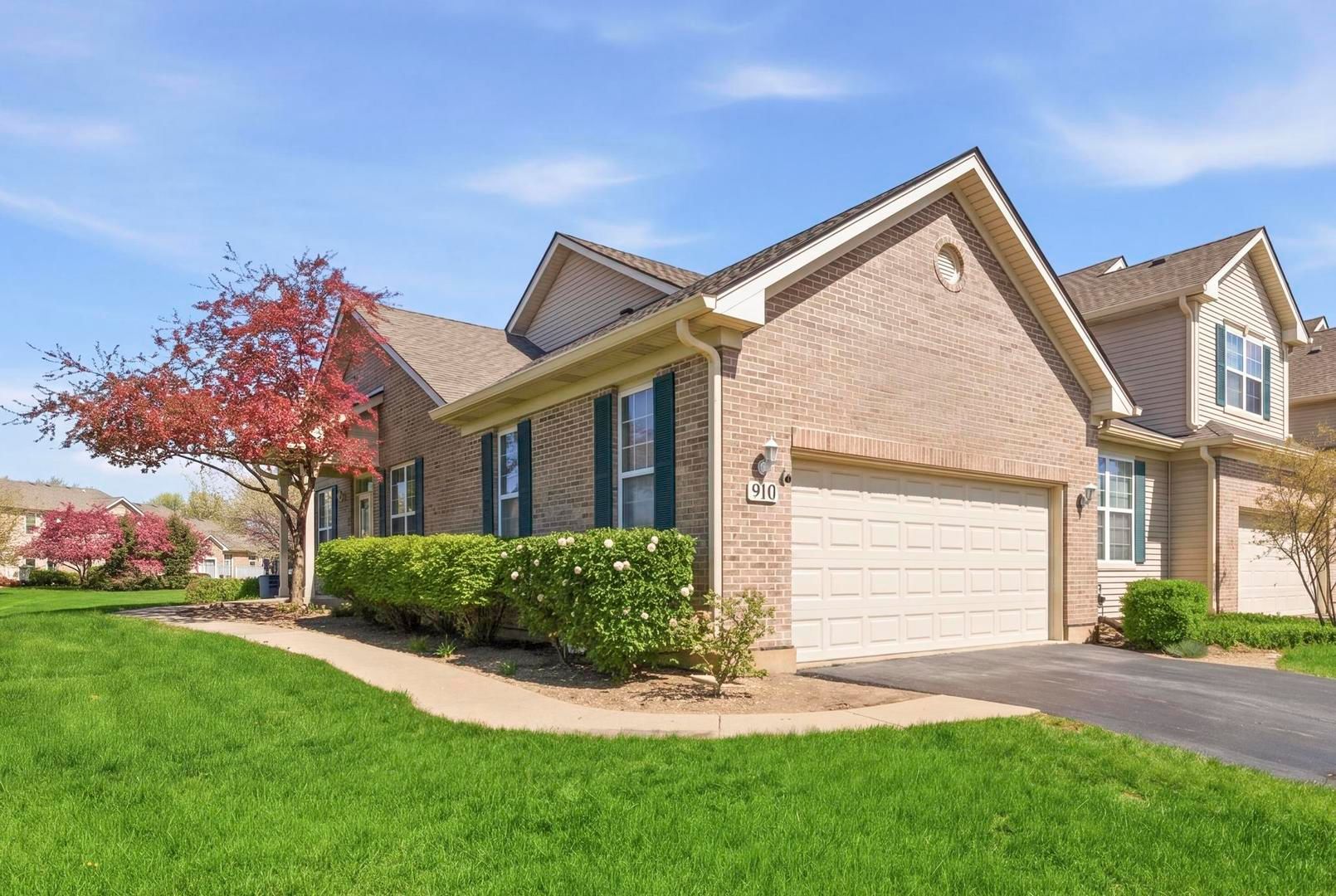 910 Oak Ridge Boulevard — Elgin, IL 60120
