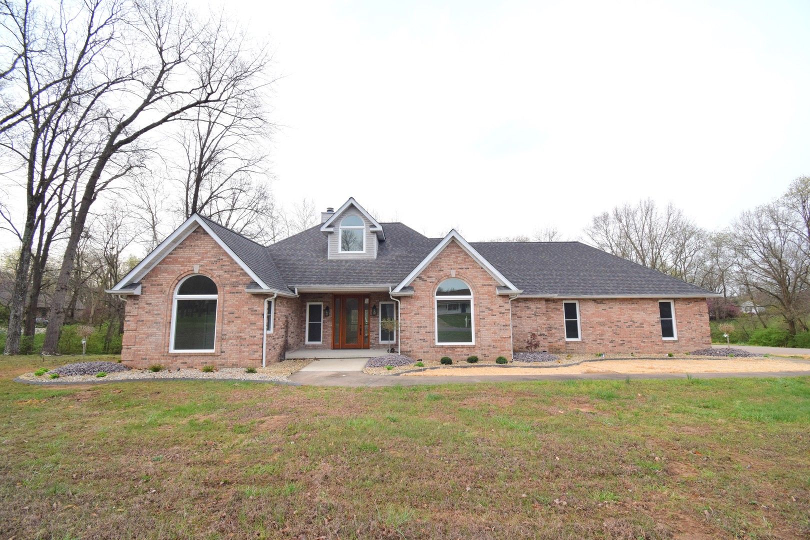 12139 E Hutchison Road — Mt Vernon, IL 62864