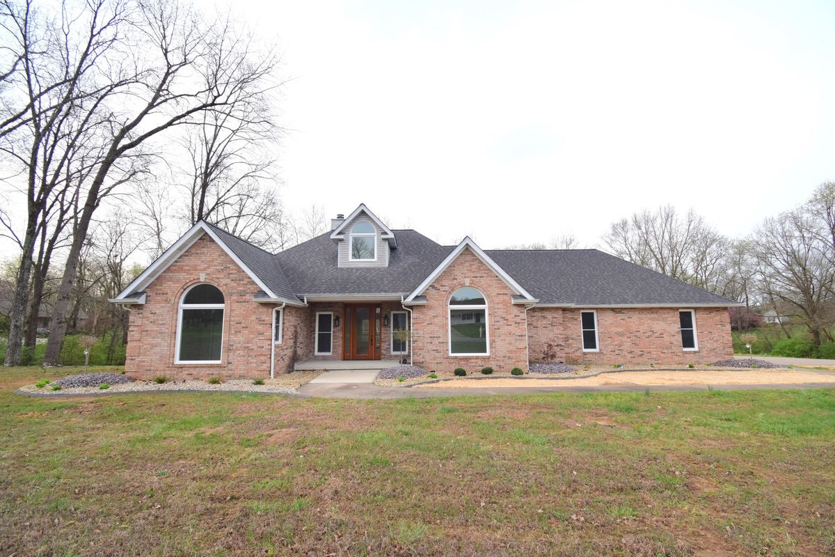 12139 E Hutchison Road, Mt Vernon, IL 62864