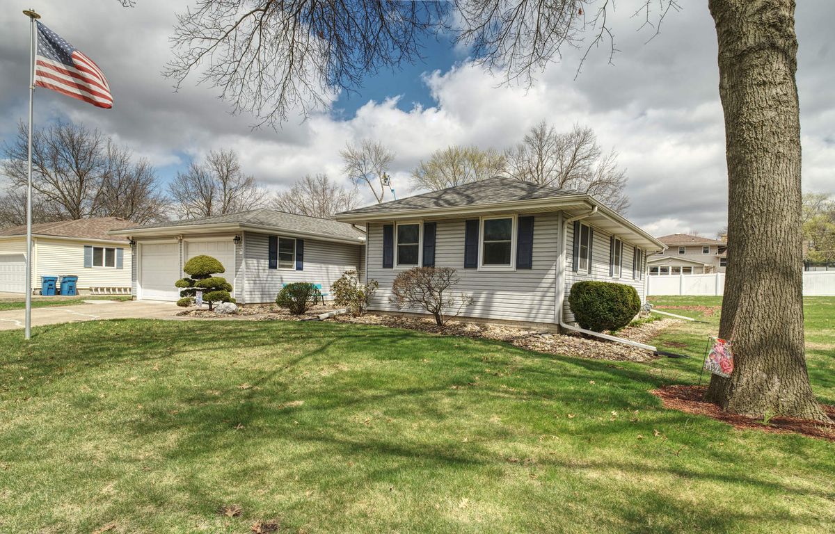 1414 Rosehill Avenue, Camanche, IA 52730