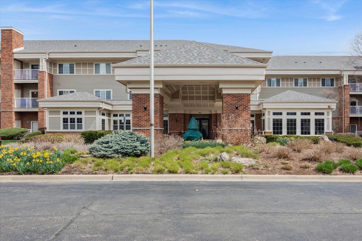 801 N McLean Boulevard #140 — Elgin, IL 60123