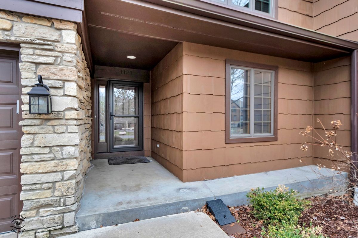 1121 Lacebark Court, Darien, IL 60561