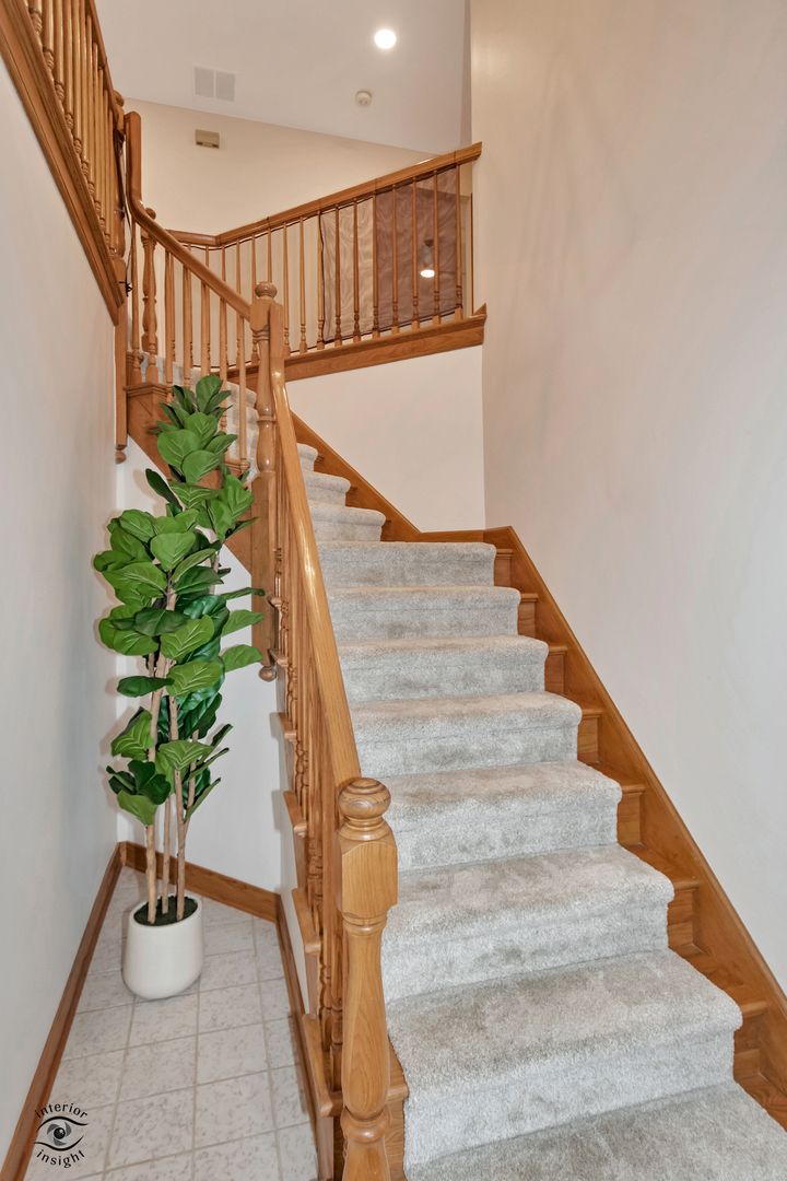 1121 Lacebark Court, Darien, IL 60561