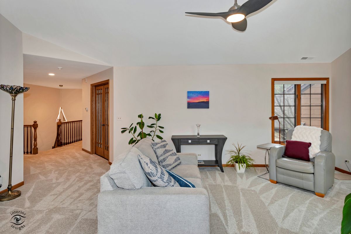 1121 Lacebark Court, Darien, IL 60561