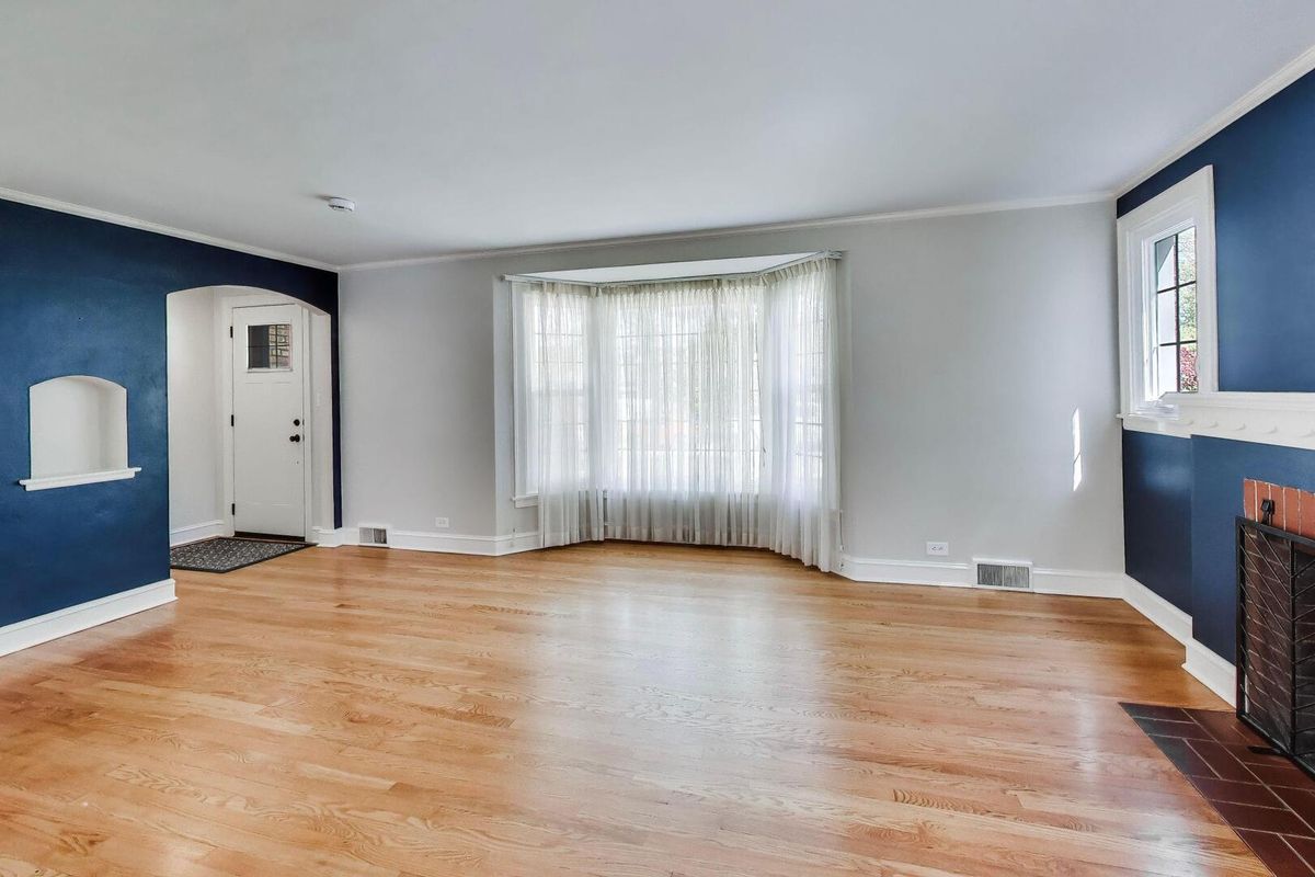 5601 Carol Avenue, Morton Grove, IL 60053