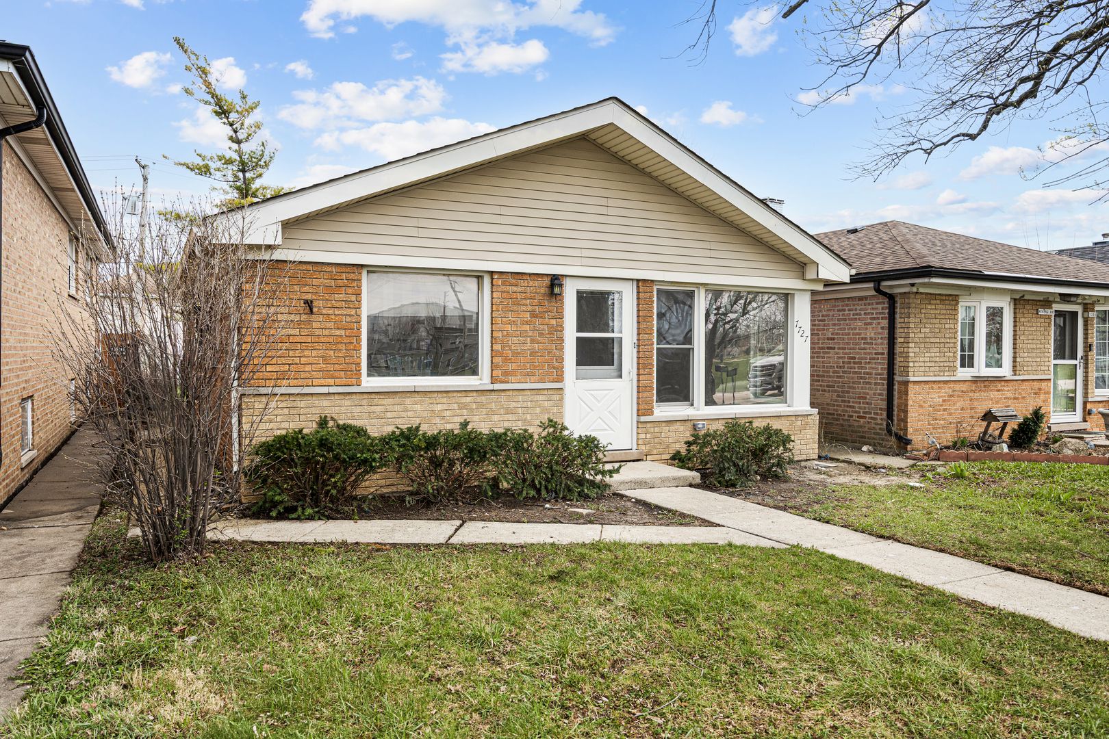 7727 New England Avenue — Burbank, IL 60459