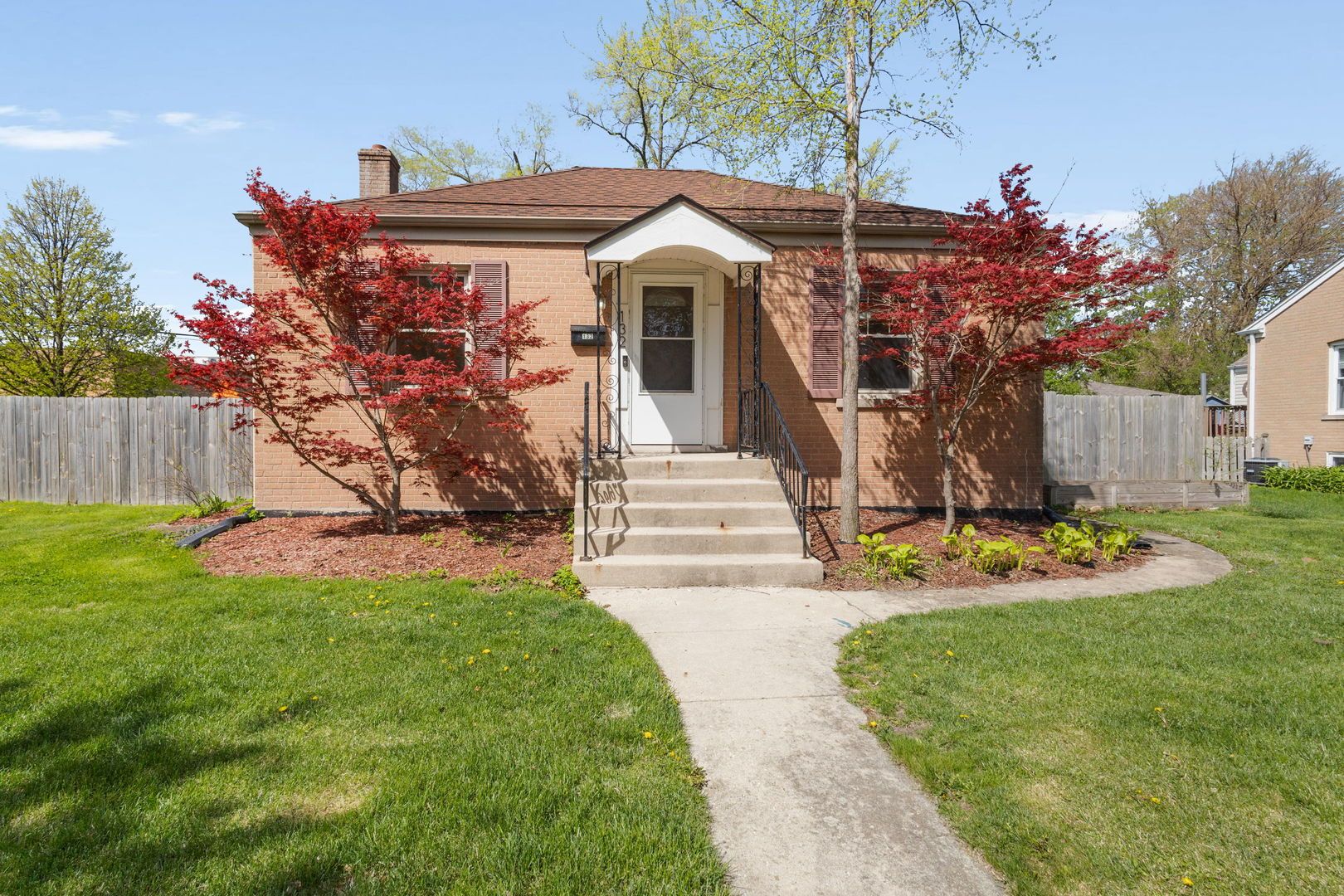 132 Hiawatha Drive — Clarendon Hills, IL 60514