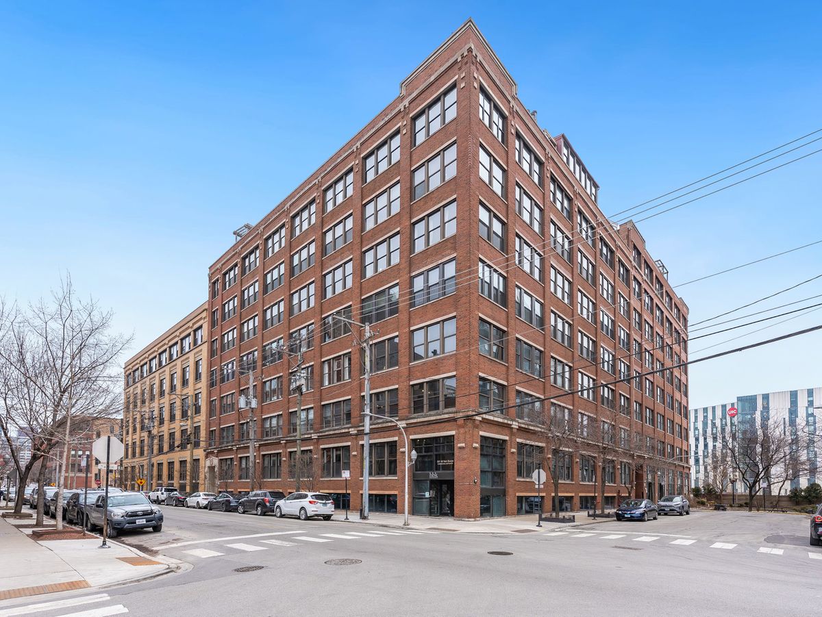 913 Van Buren Street, Chicago, IL 60607