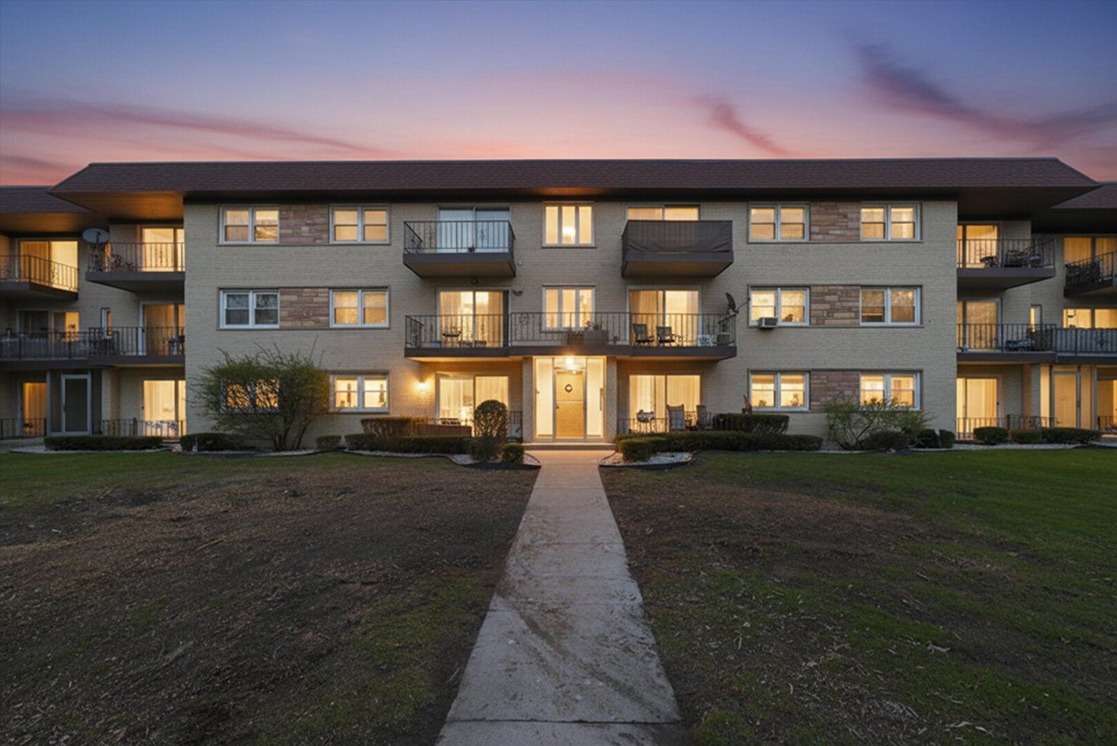 5211 N Potawatomie Avenue #206 — Chicago, IL 60656