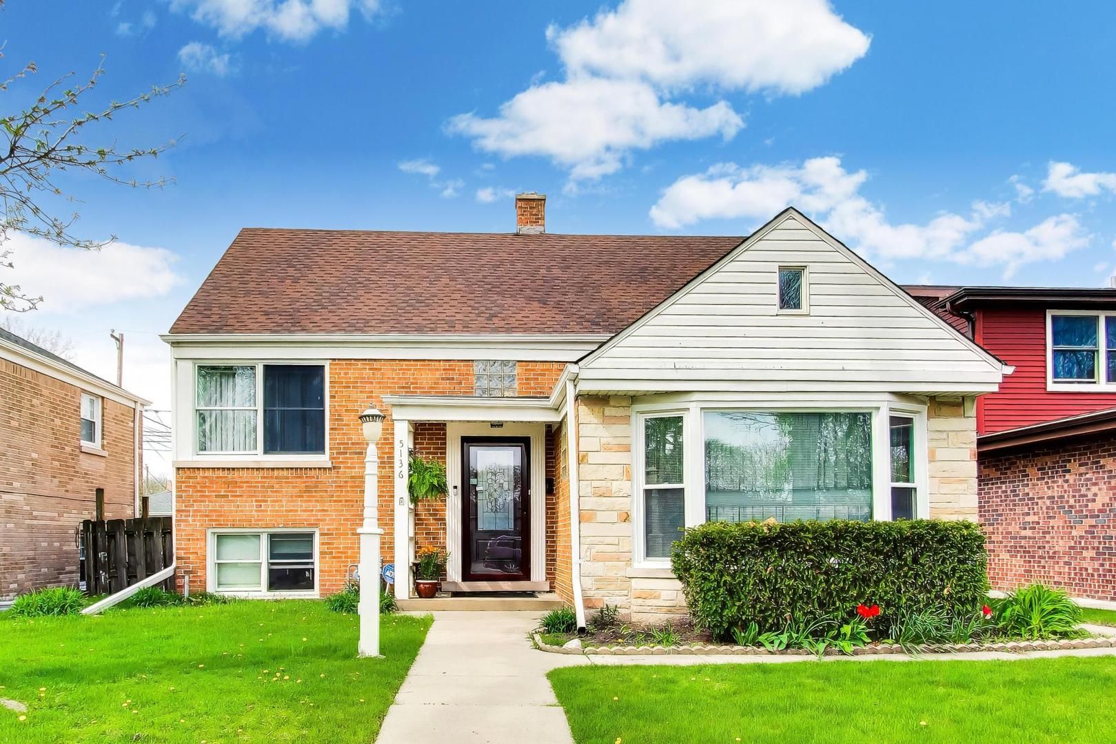 5136 W Lee Street — Skokie, IL 60077
