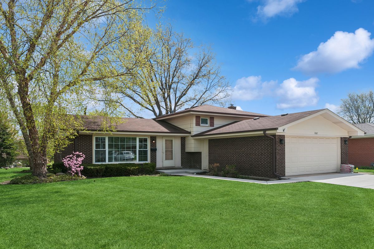 2007 Spruce Terrace, Arlington Heights, IL 60004