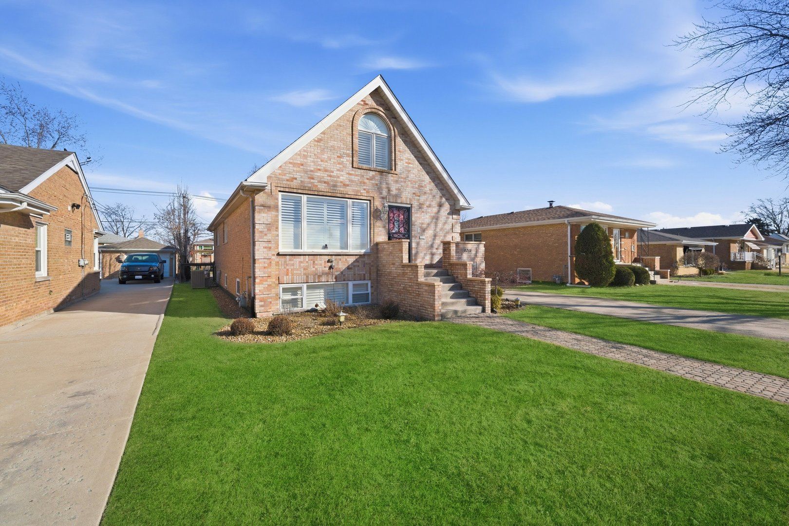 8215 Austin Avenue — Burbank, IL 60459