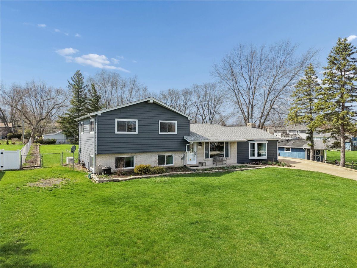 2N548 Pleasant Avenue — Glen Ellyn, IL 60137