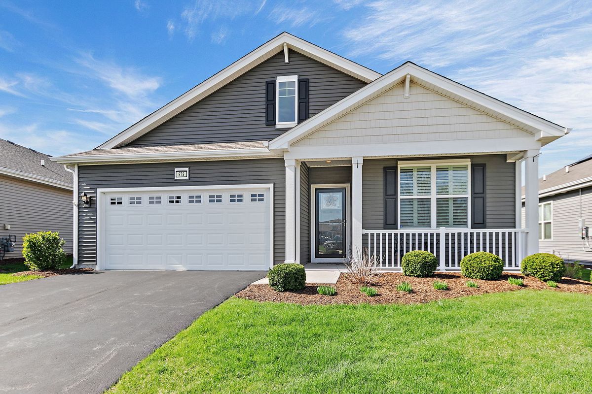 979 Crestview Lane, Pingree Grove, IL 60140