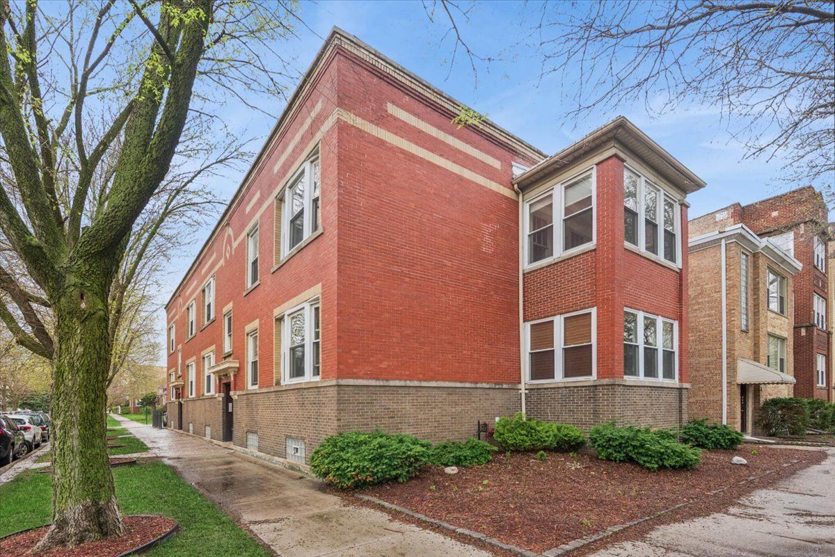 2204 W Winona Street #1 — Chicago, IL 60625