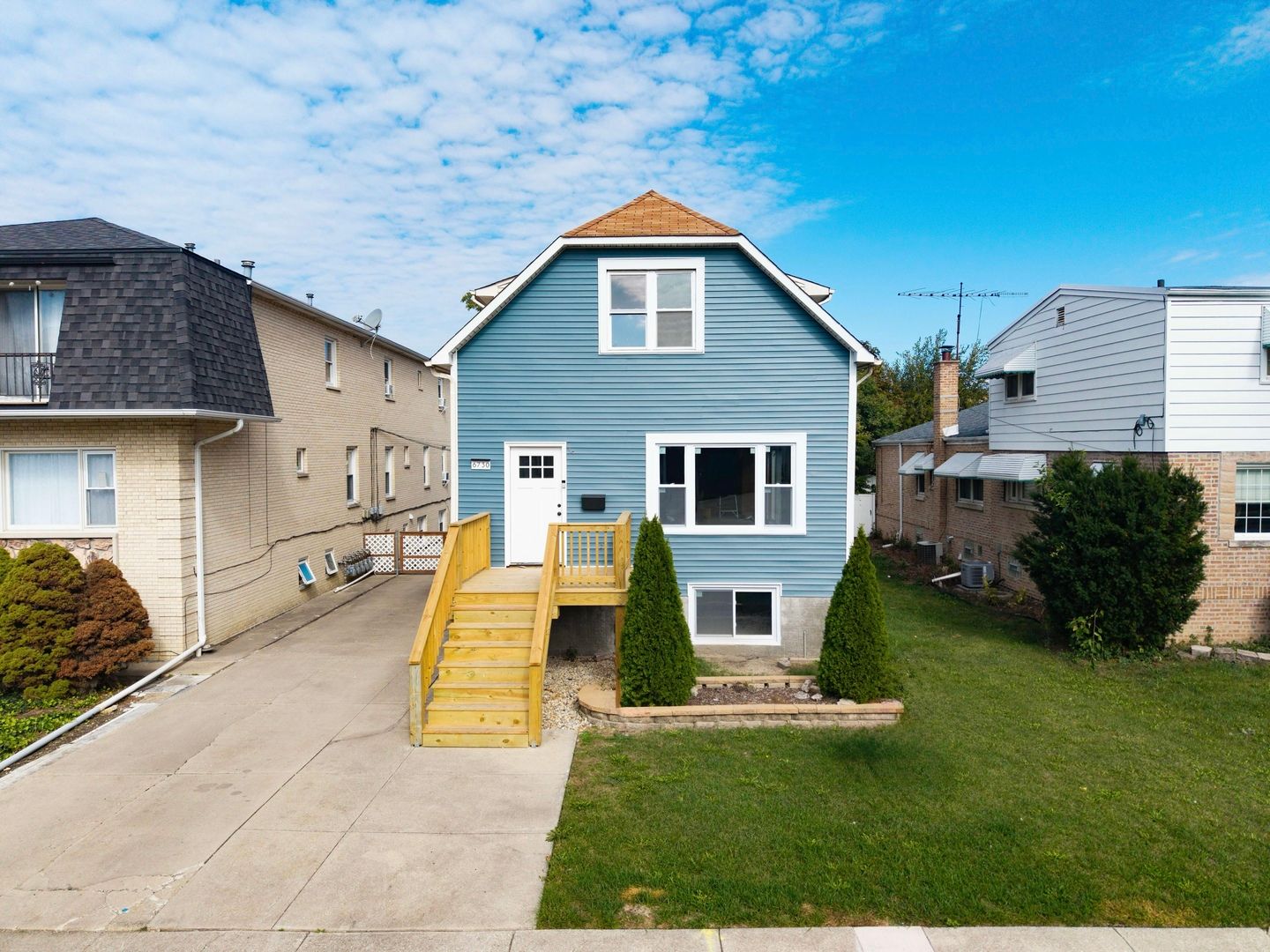 6730 Dakin Street — Chicago, IL 60634