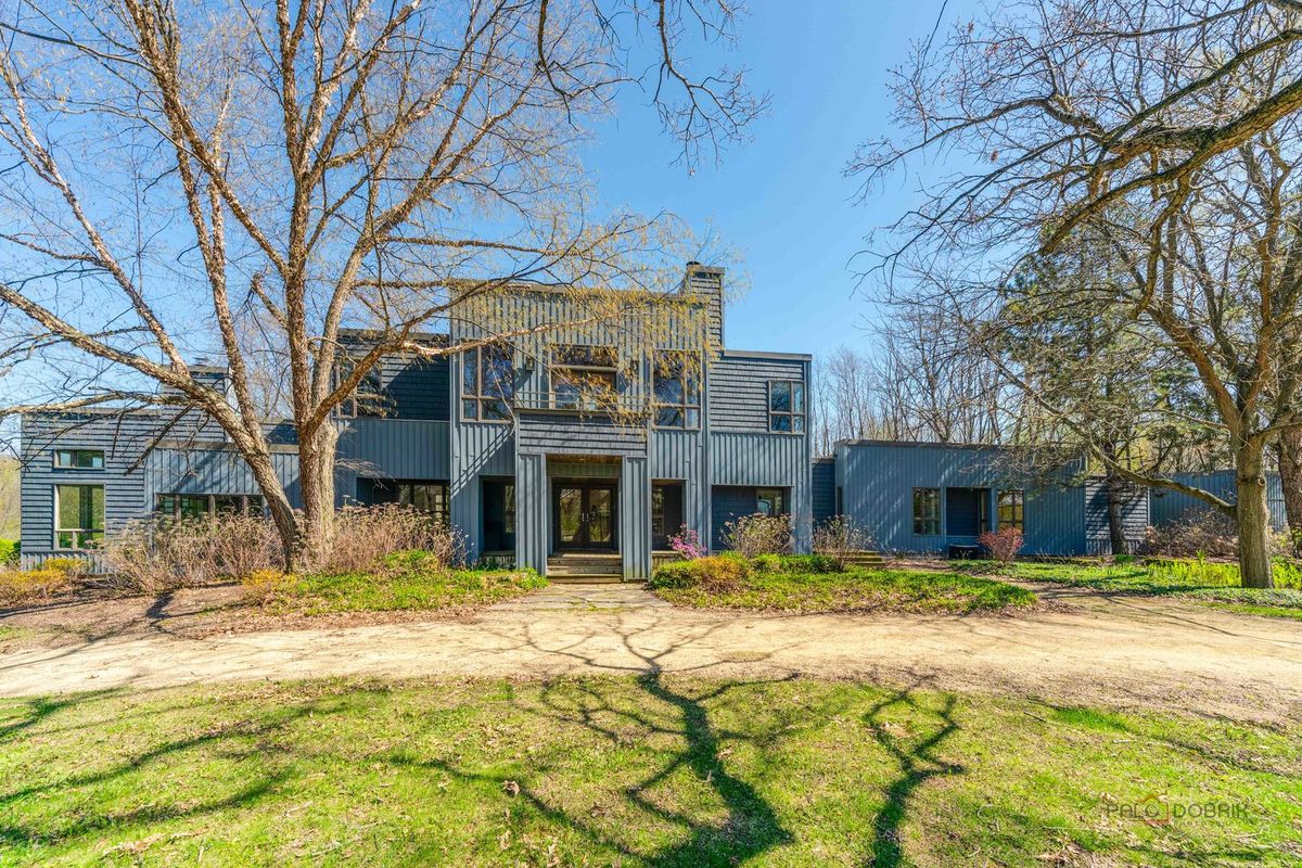 18212 Oak Grove Road, Harvard, IL 60033