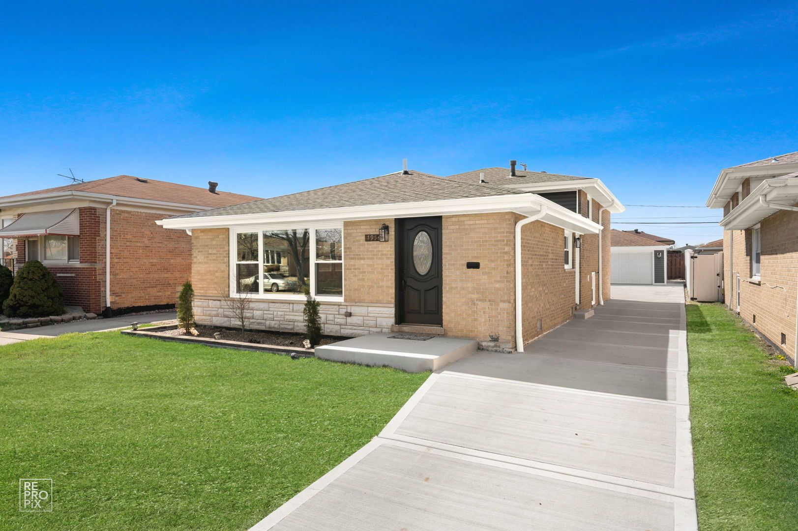 7954 S Kedvale Avenue — Chicago, IL 60652