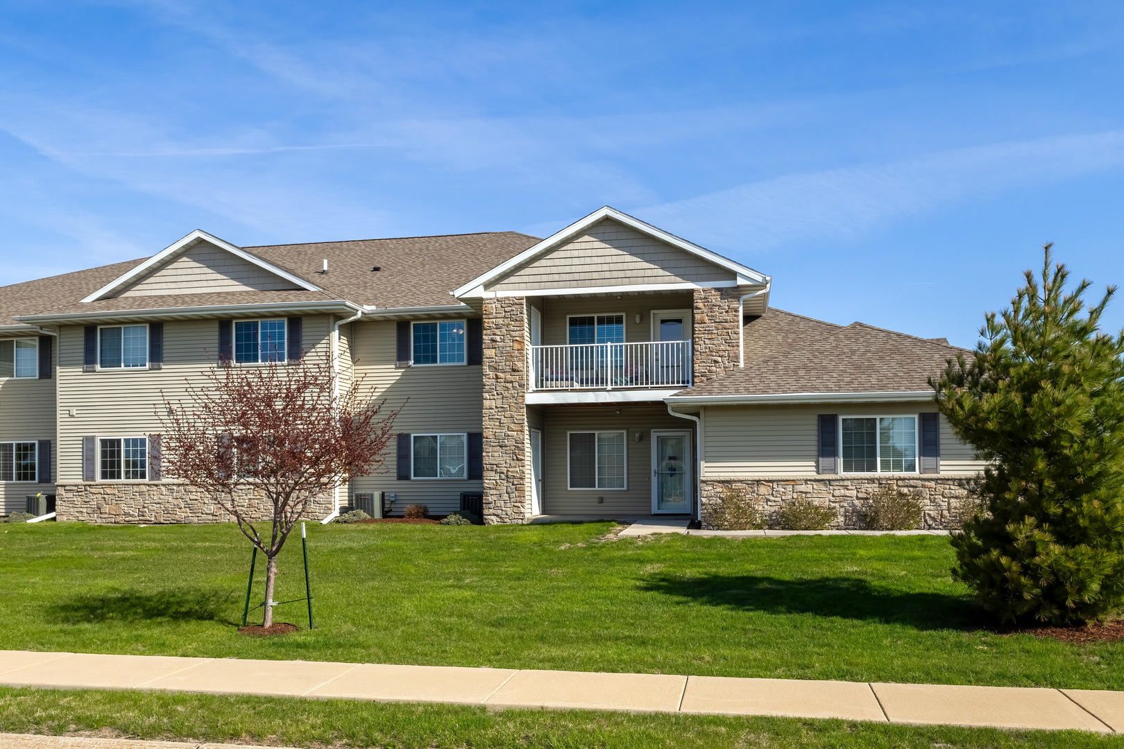400 E Franklin Street #204 — Eldridge, IA 52748
